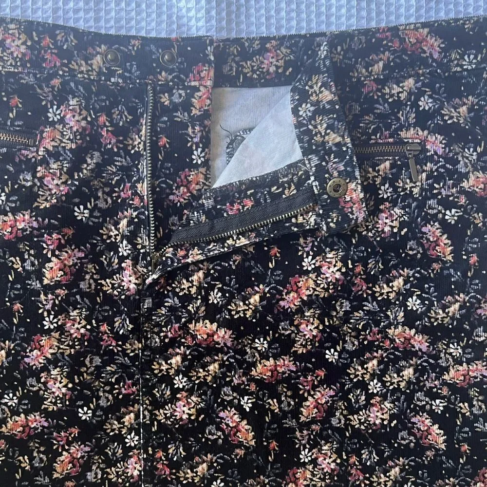 Mossimo Black Floral Corduroy Cotton Blend Mini Skirt sz 16